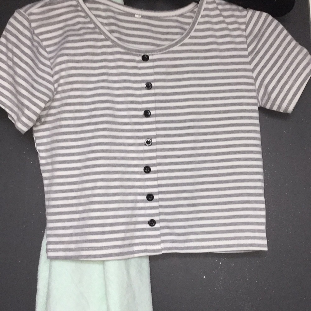 A crop top very nice texture and very strong
